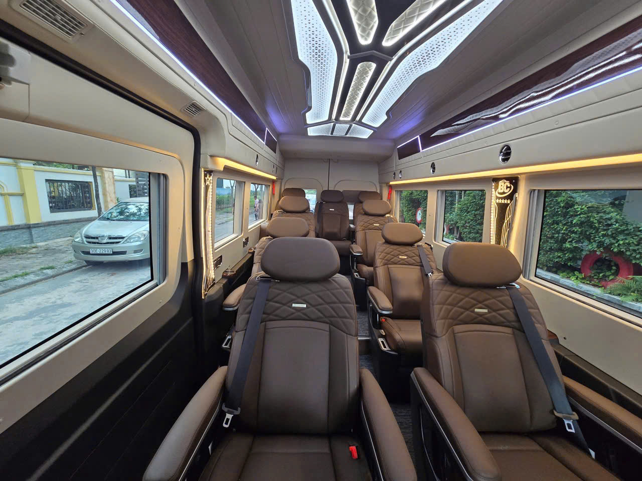 Ford Transit 16 chỗ 10