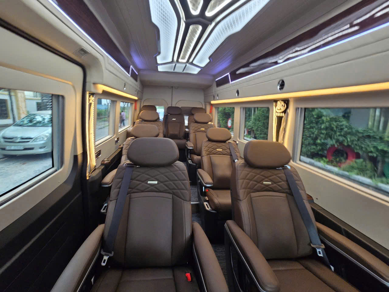 Ford Transit 16 chỗ 11