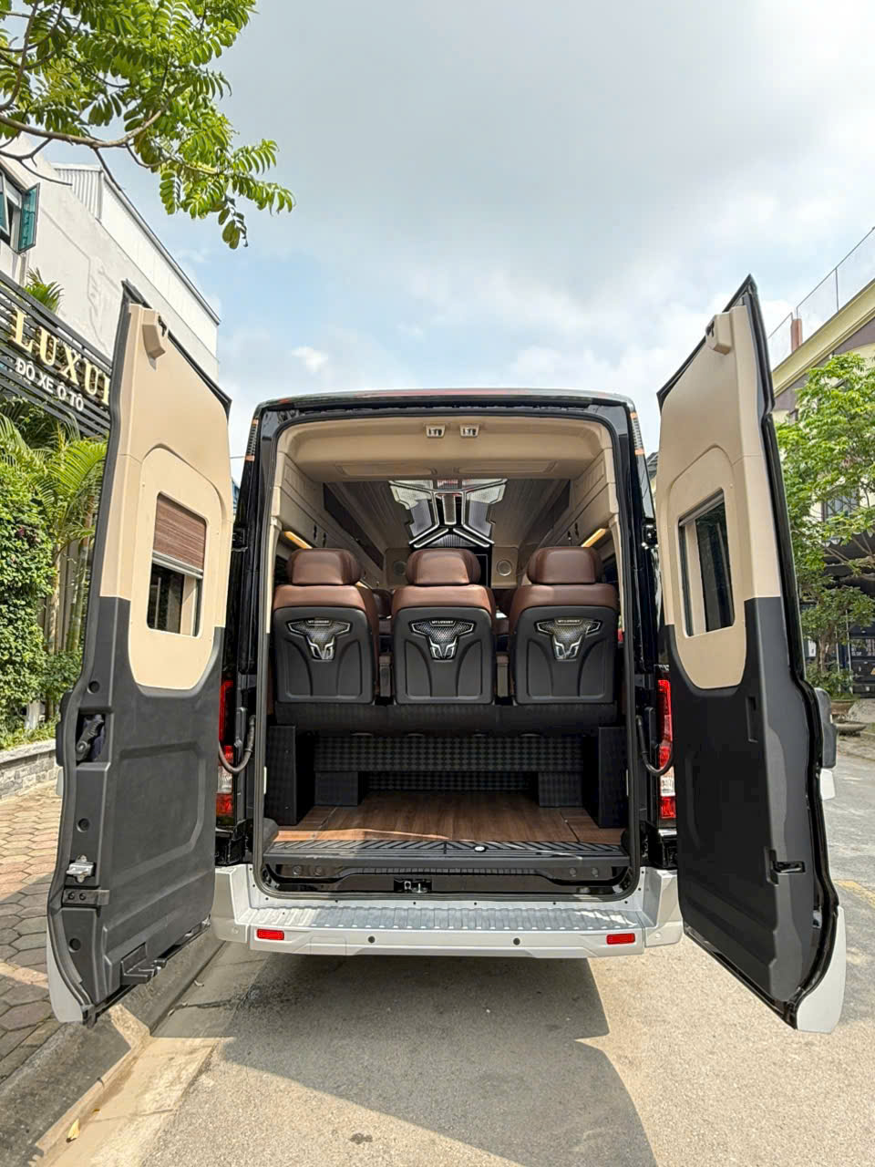 Ford Transit 16 chỗ 12