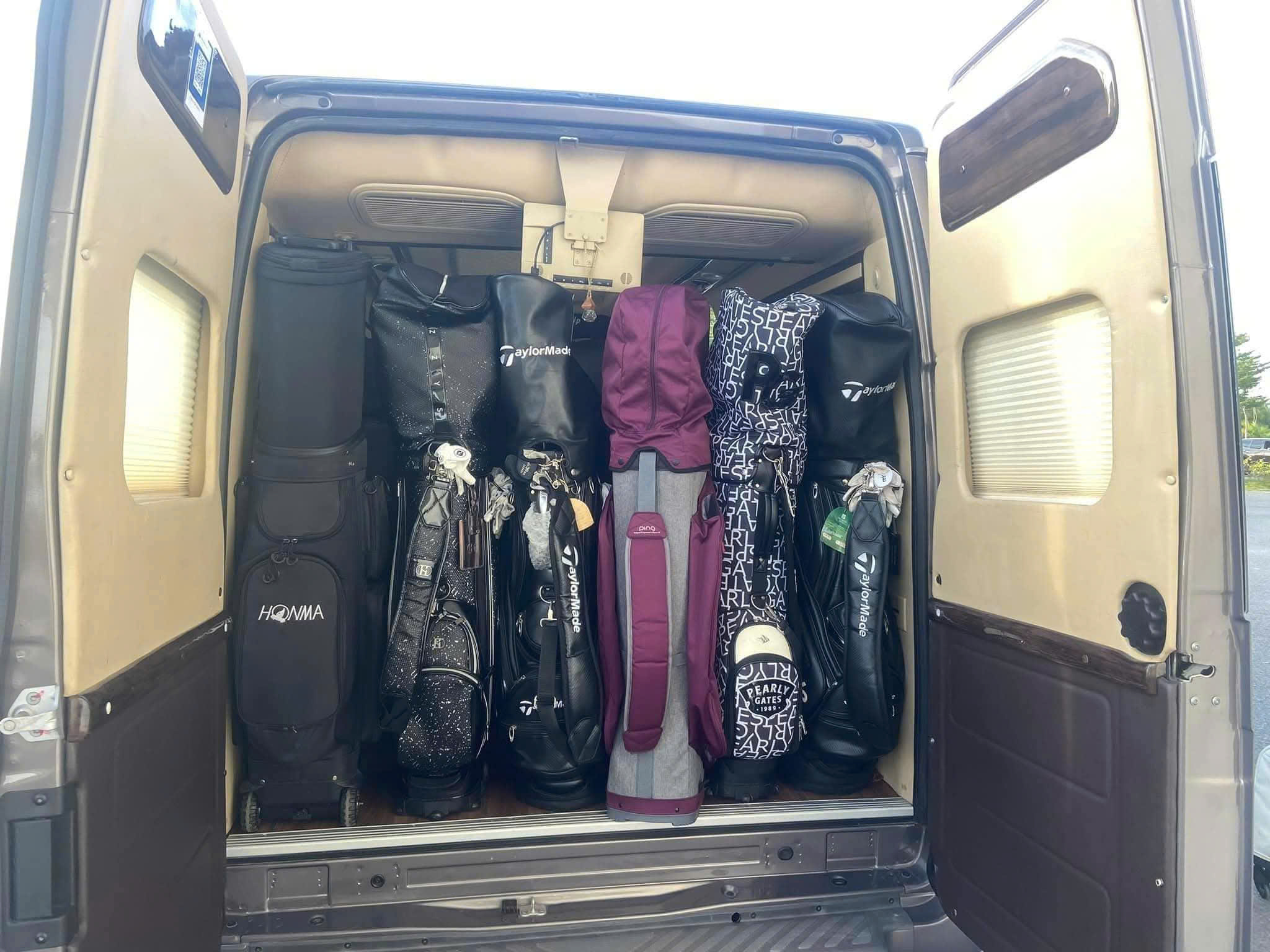 Ford Transit 16 chỗ 4