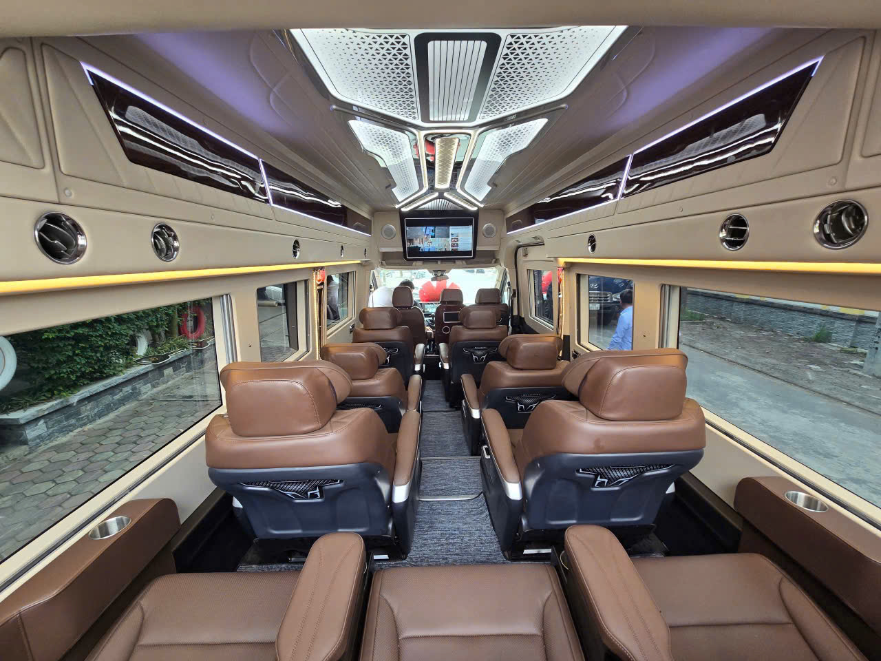 Ford Transit 16 chỗ 6