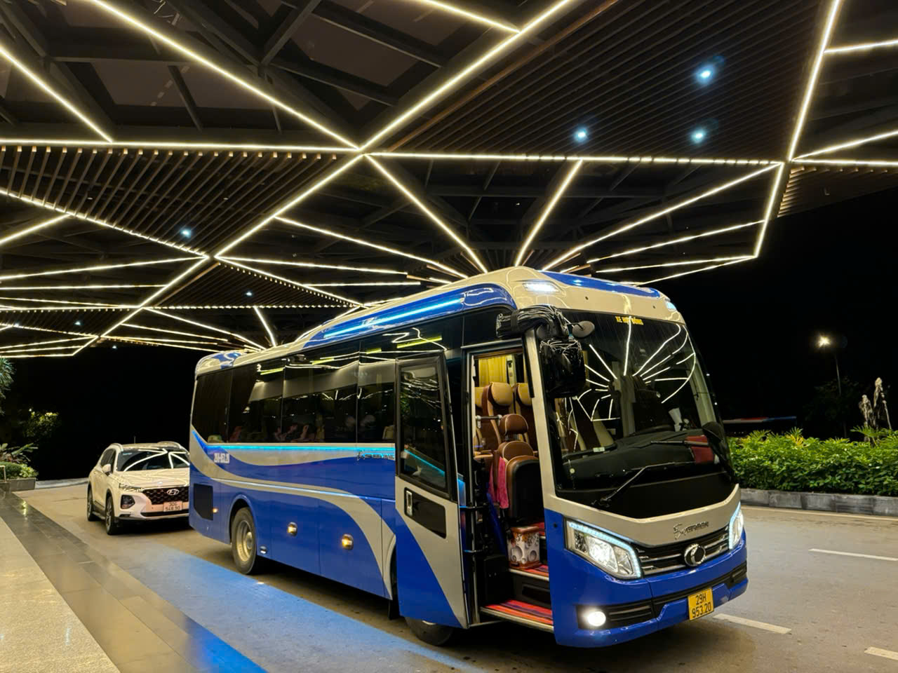 Ford Transit 16 chỗ 1